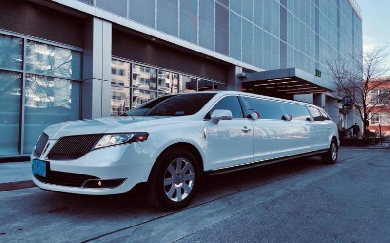 Find Affordable Limo Deals in Chicago Without Sacrificing Luxury